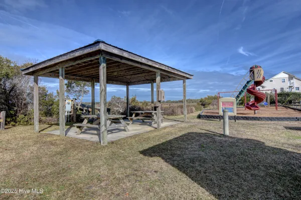 $614,900 | 221 Lazy Day Drive, Surf City, NC 28445