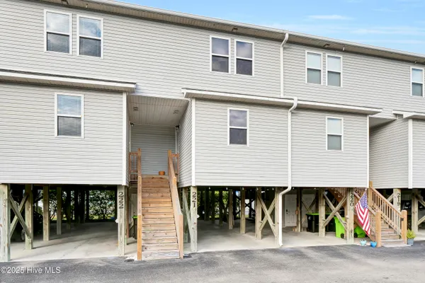 $614,900 | 221 Lazy Day Drive, Surf City, NC 28445