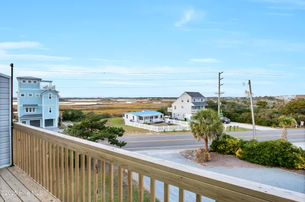 $614,900 | 221 Lazy Day Drive, Surf City, NC 28445