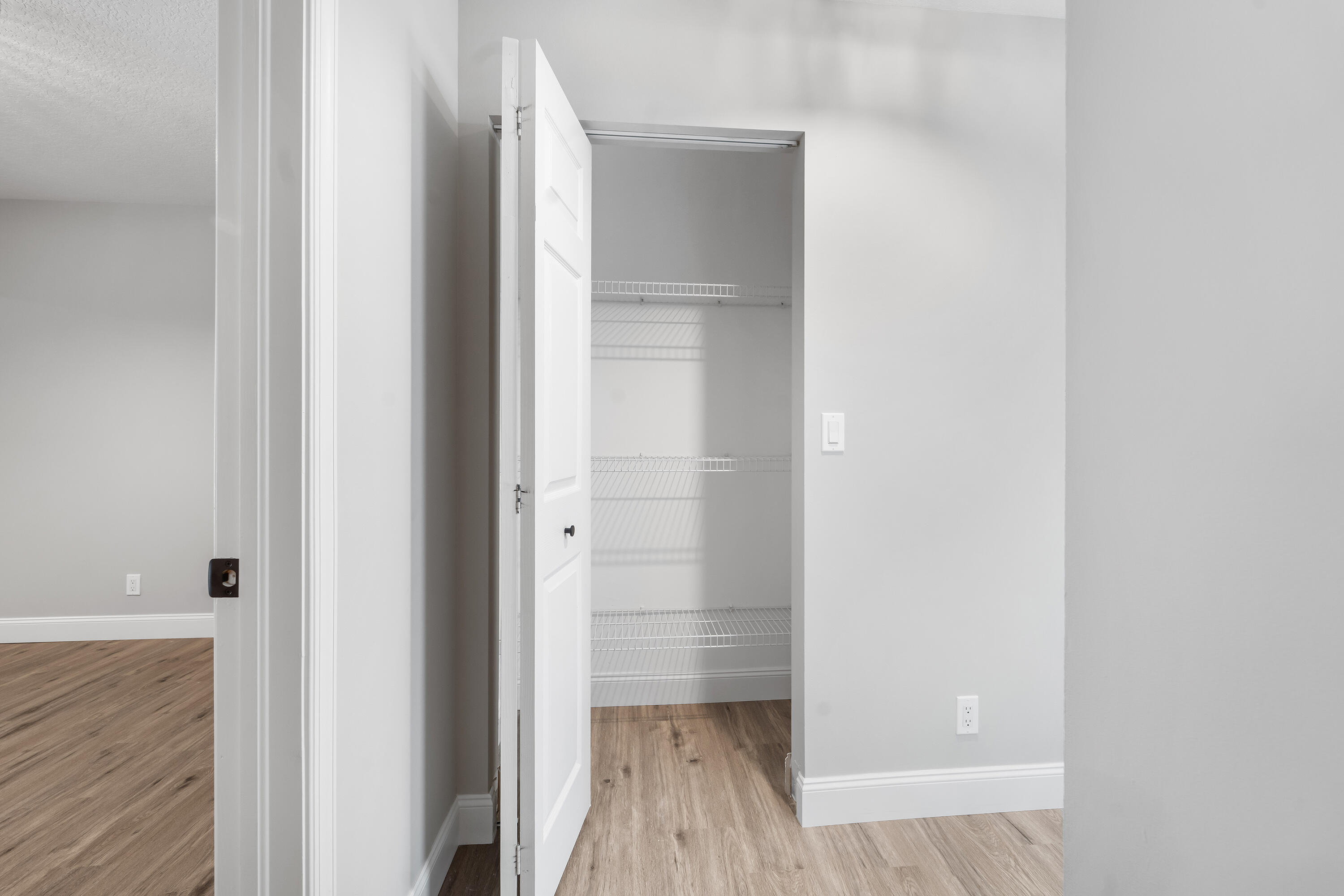 5144 Elpine Way Riviera Beach, FL 33418 - Photo 17 of 39 Hallway