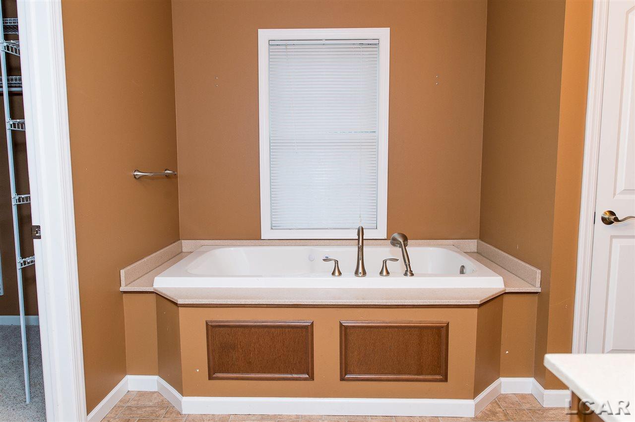 1259 Scott Ridge Drive Adrian, MI 49221 - Photo 33 of 47 31343401-32.JPG