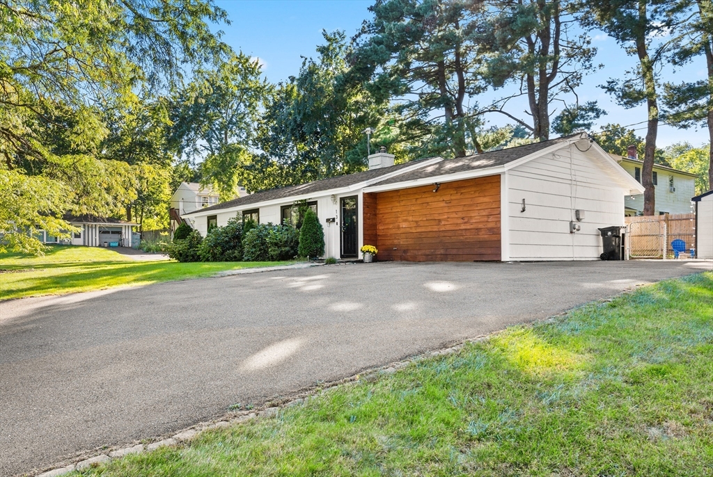 13 Maureen Road Framingham, MA 01701 - Photo 1 of 21 Gallery Image 1