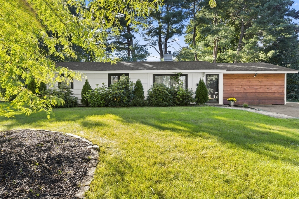 13 Maureen Road Framingham, MA 01701 - Photo 2 of 21 Gallery Image 2