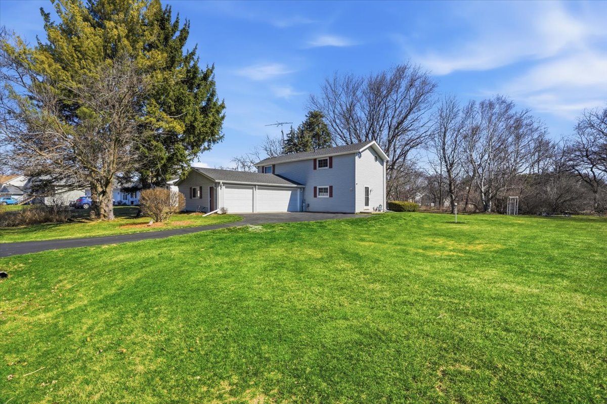 422 Pembroke Road Southwest Poplar Grove, IL 61065 - Photo 1 of 43 Gallery Image 1