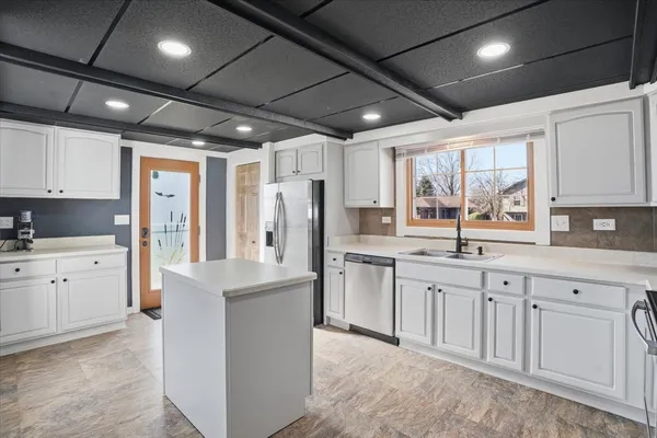 $264,999 | 422 Pembroke Road Southwest, Poplar Grove, IL 61065