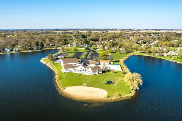 $264,999 | 422 Pembroke Road Southwest, Poplar Grove, IL 61065