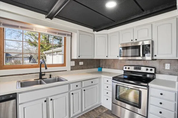 $264,999 | 422 Pembroke Road Southwest, Poplar Grove, IL 61065