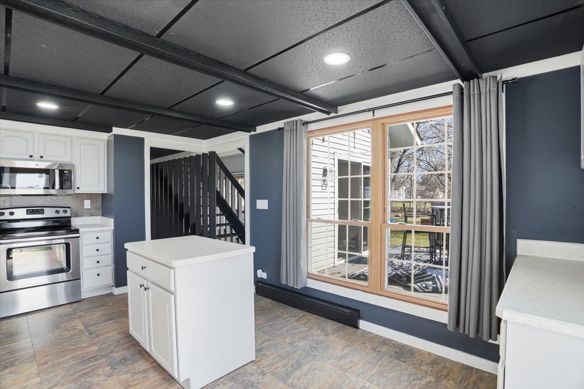 422 Pembroke Road Southwest Poplar Grove, IL 61065 - Photo 5 of 43 Gallery Image 5