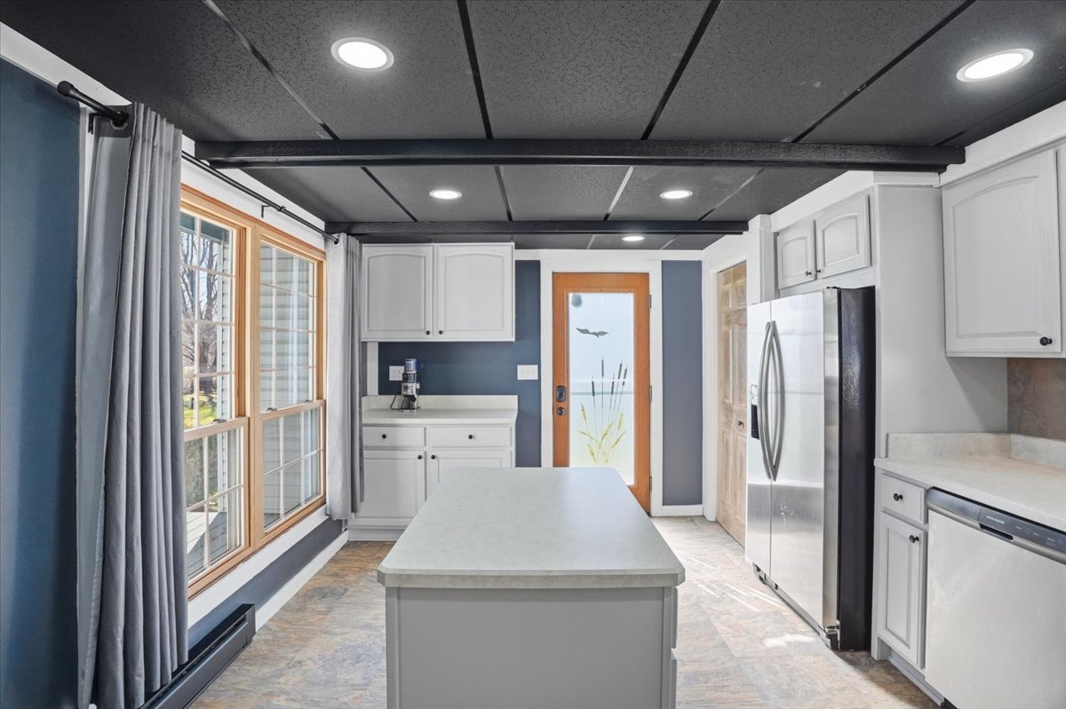 422 Pembroke Road Southwest Poplar Grove, IL 61065 - Photo 6 of 43 Gallery Image 6