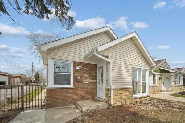 $2,400 | 7732 South Springfield Avenue, Chicago, IL 60652