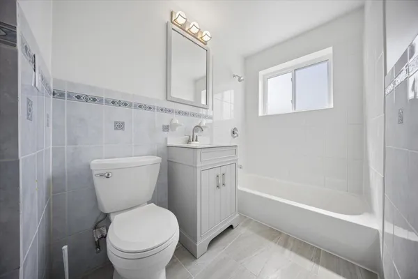 $2,400 | 7732 South Springfield Avenue, Chicago, IL 60652