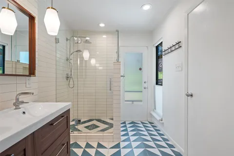 $699,500 | 1702 Deerfield Drive, Austin, TX 78741