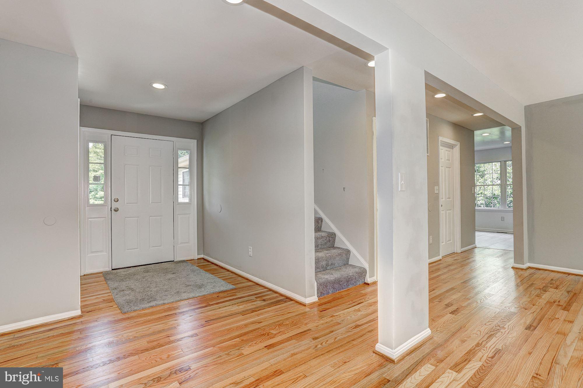 9410 Guilford Road Columbia, MD 21046 - Photo 2 of 39 Foyervvvv
