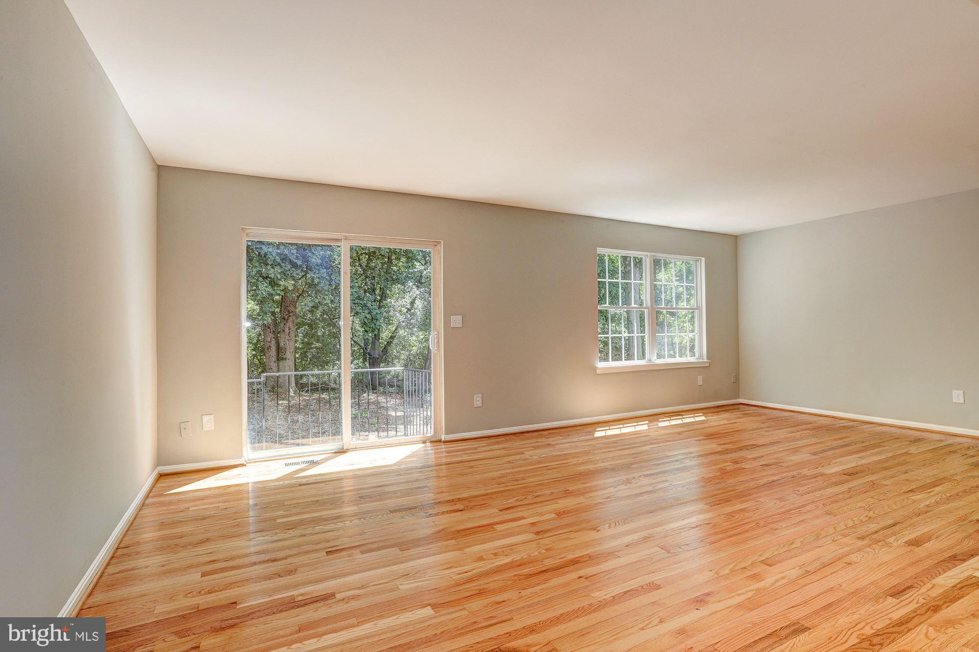 9410 Guilford Road Columbia, MD 21046 - Photo 5 of 39 Living Room