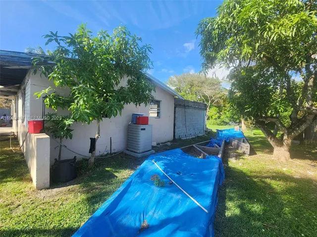 a view of backyard of house