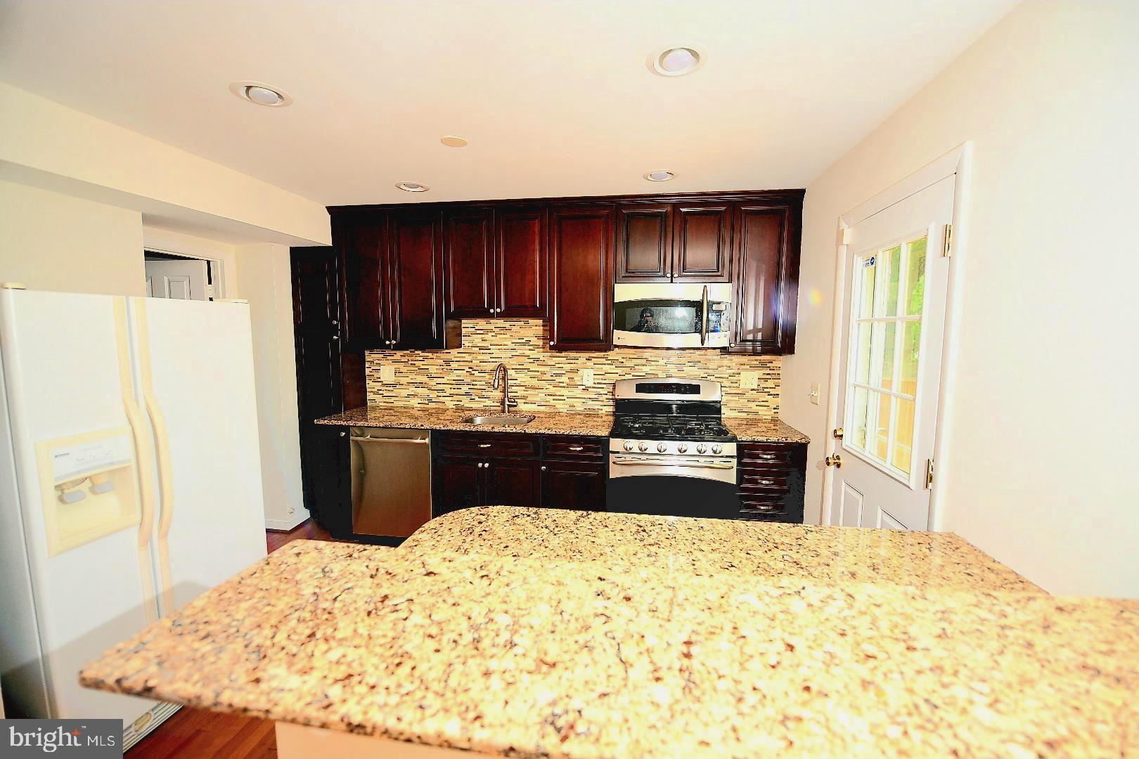 8487 Imperial Drive, Unit 6E Laurel, MD 20708 - Photo 8 of 21 Kitchen with Breakfast Bar