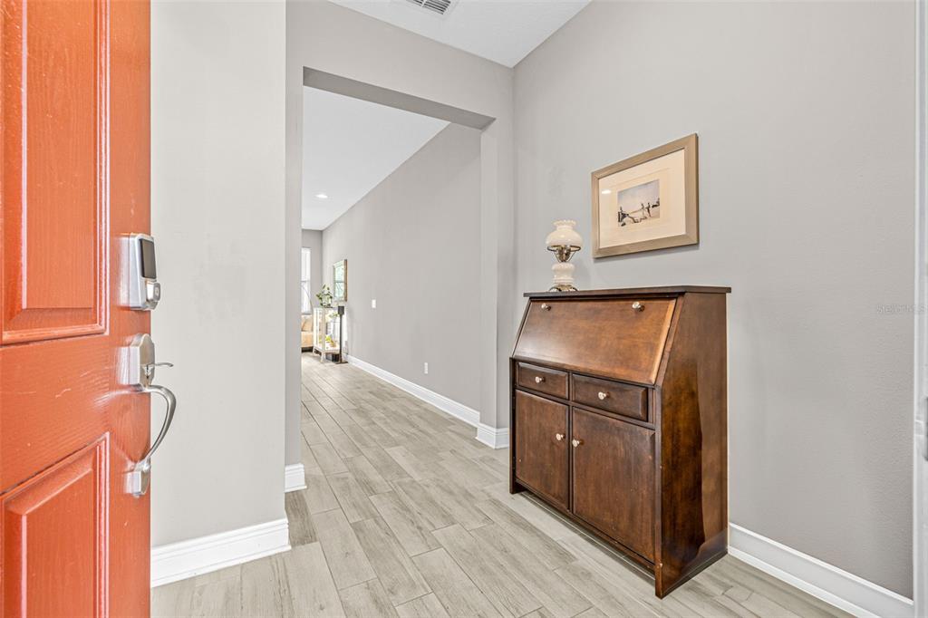 9237 Fox Sparrow Road Tampa, FL 33626 - Photo 3 of 24