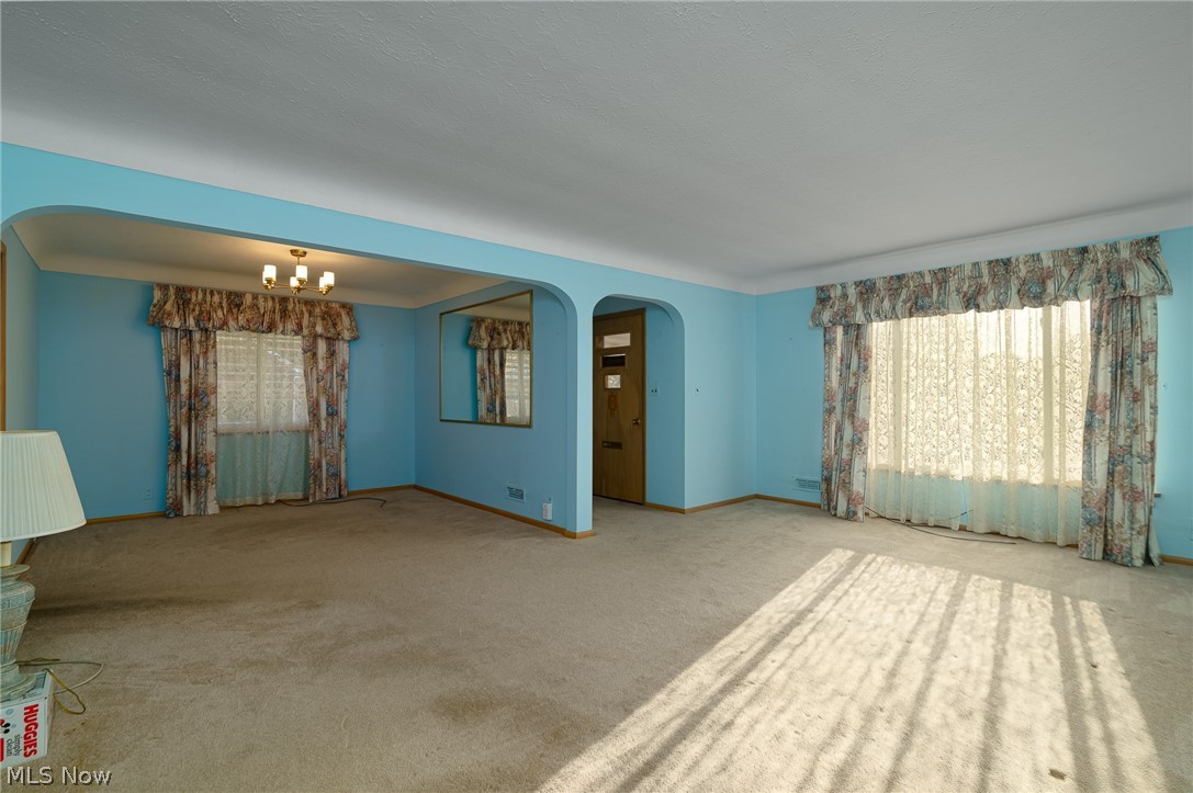 6572 South Canterbury Road Cleveland, OH 44129 - Photo 5 of 36