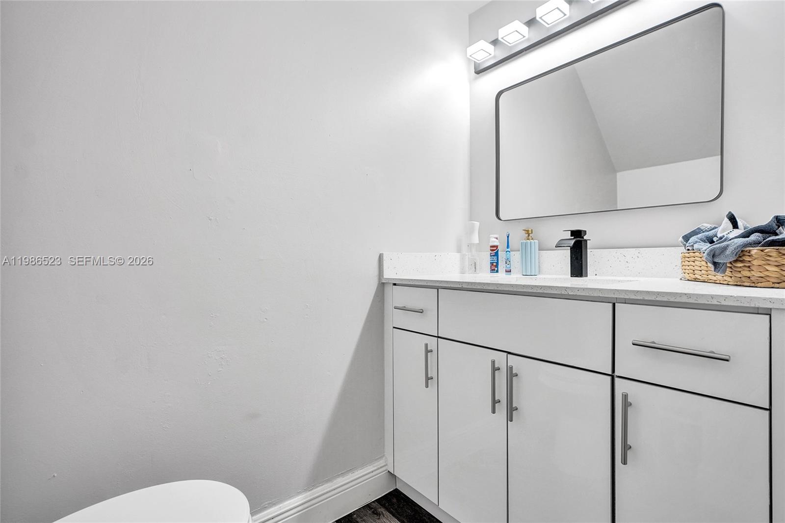 7402 Northwest 75th Street Tamarac, FL 33321 - Photo 15 of 43 Powder Room