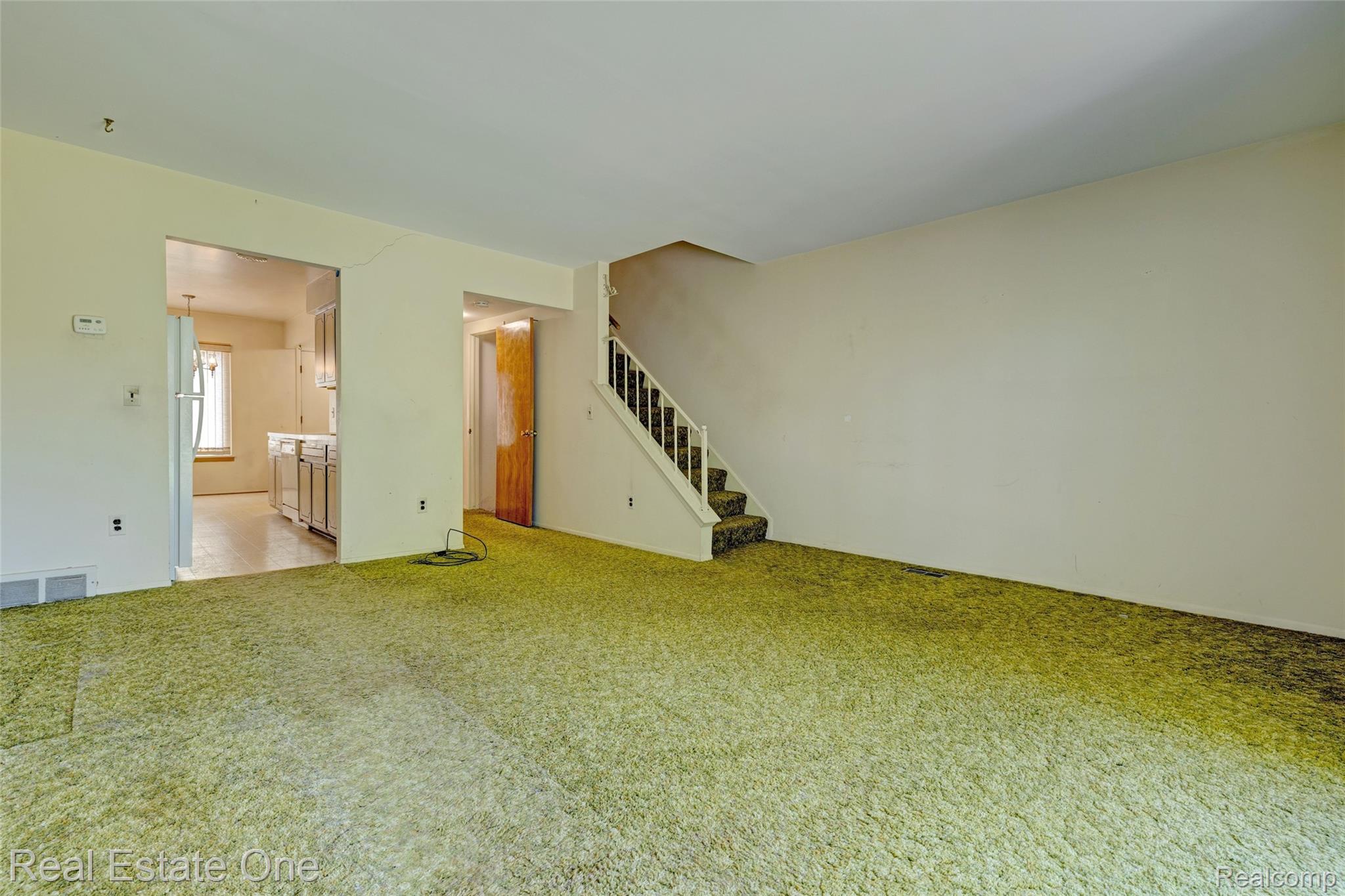 4456 15 Mile Road Sterling Heights, MI 48310 - Photo 12 of 31 12) Living Room.jpg