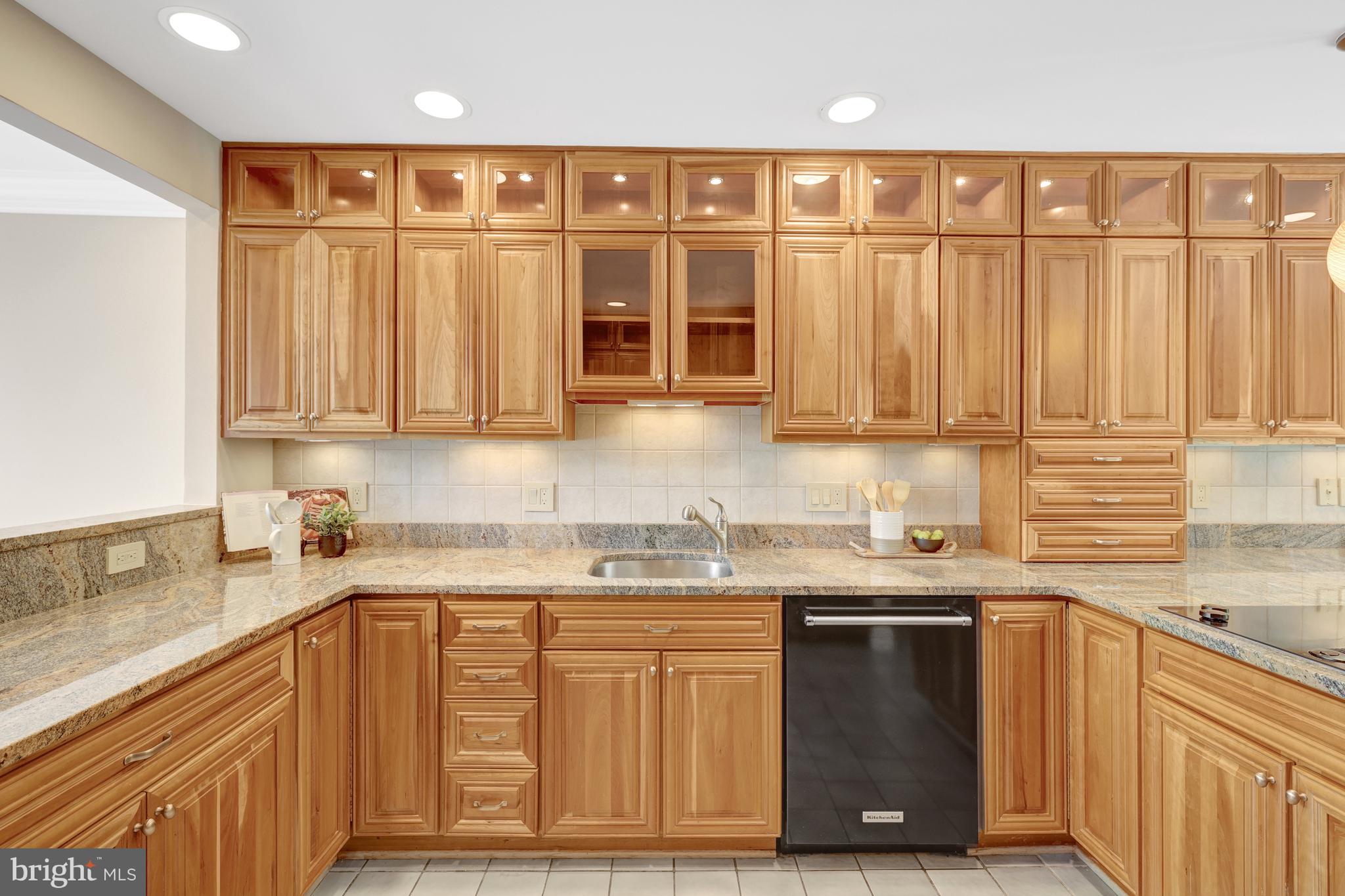 11064 Thrush Ridge Road Reston, VA 20191 - Photo 13 of 85 Glass front cabinetry to showcase favorite items.