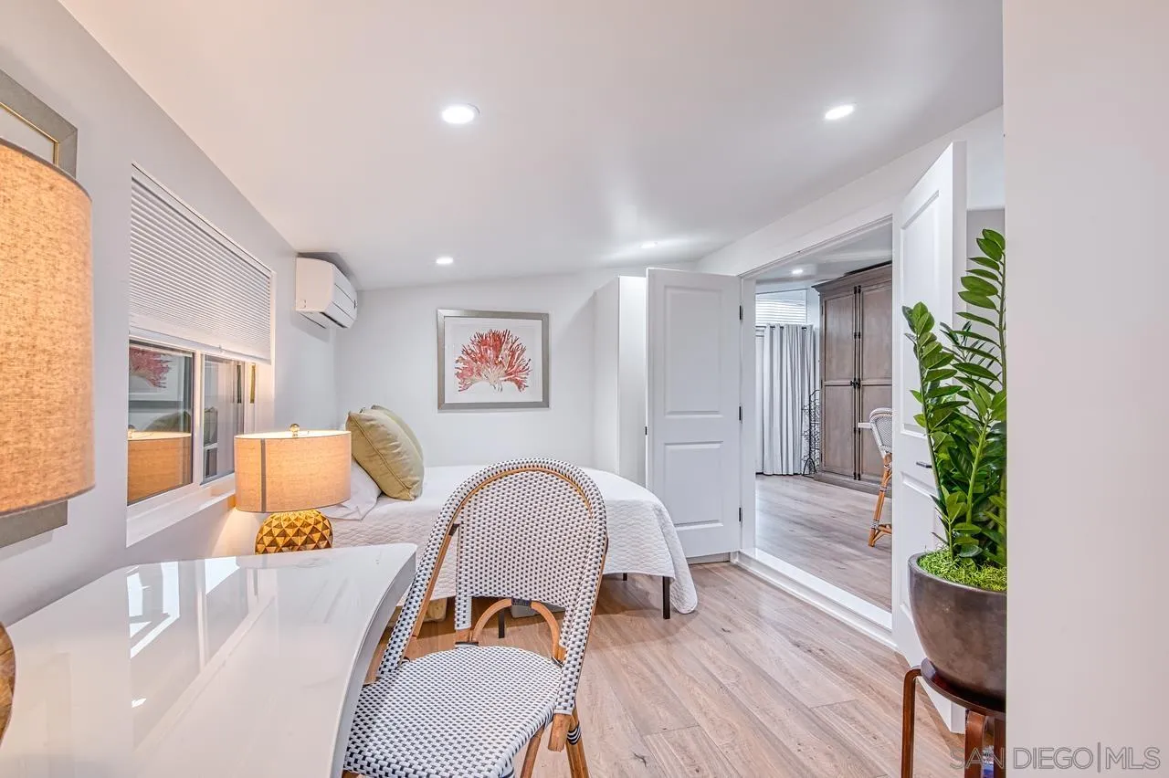 34082 La Serena Drive Dana Point, CA 92629 - Photo 19 of 43 a living room with furniture and a potted plant