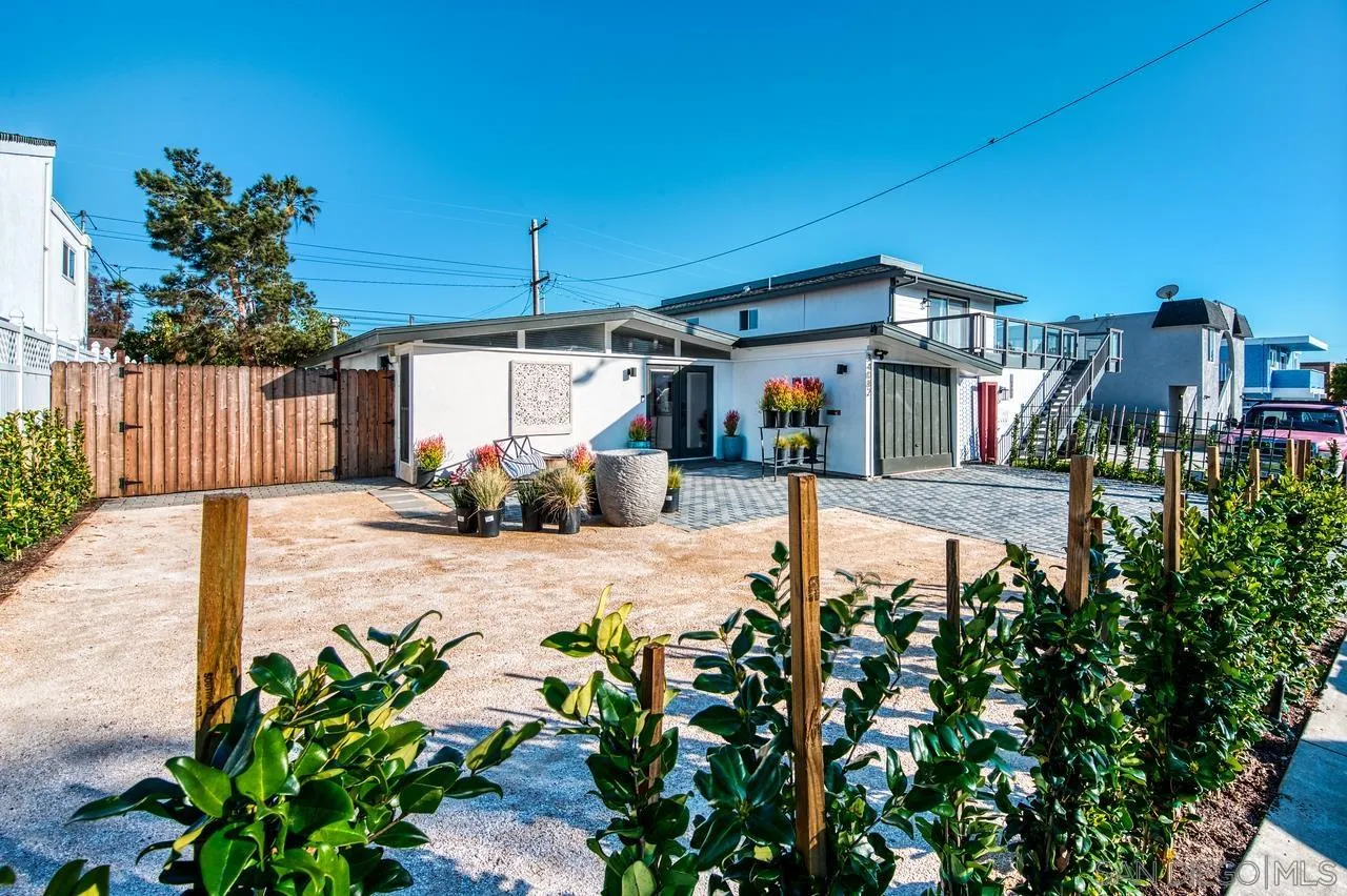 34082 La Serena Drive Dana Point, CA 92629 - Photo 32 of 43 a front view of a house with garden