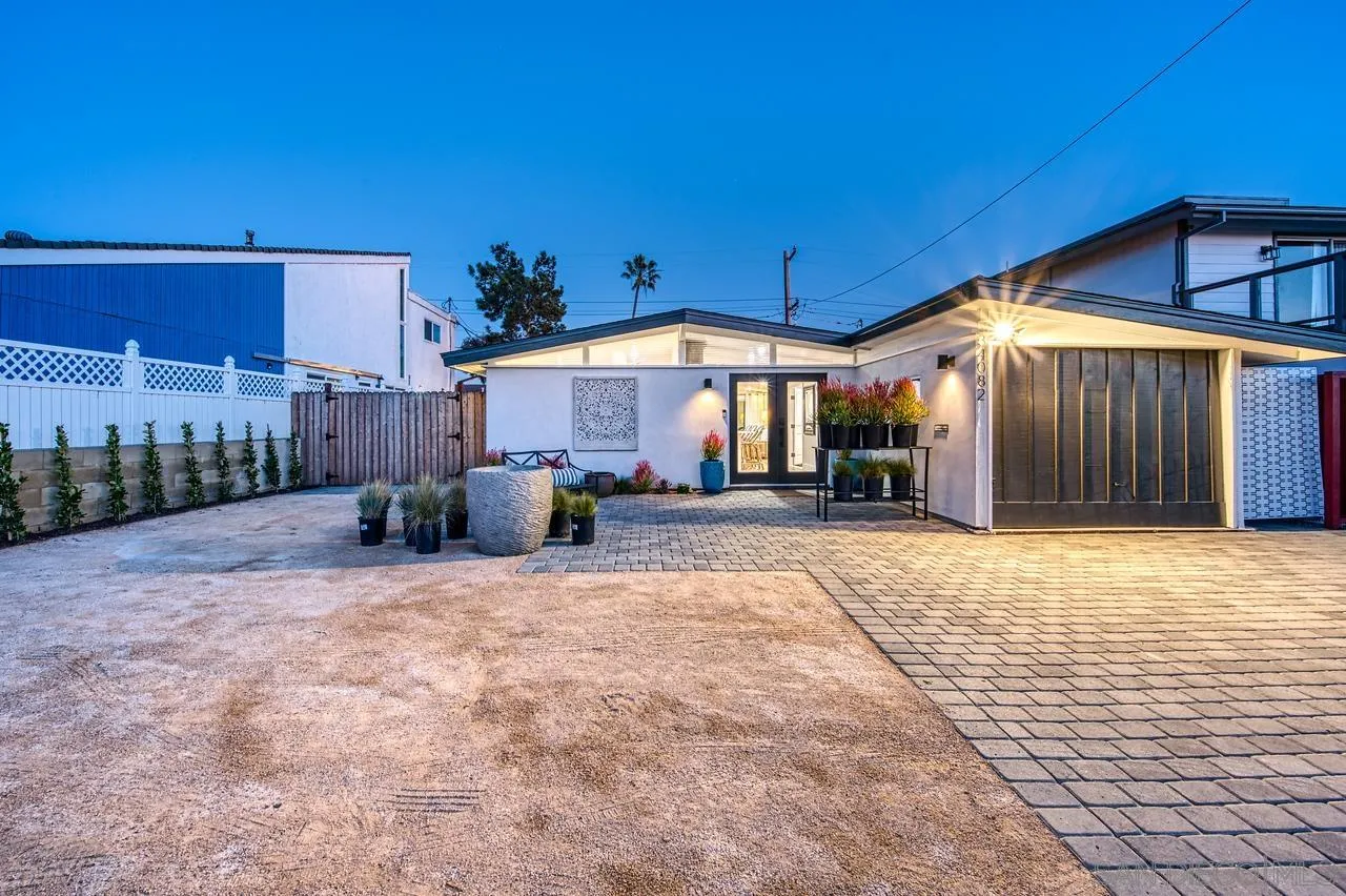 34082 La Serena Drive Dana Point, CA 92629 - Photo 4 of 43 a front view of a house with a yard