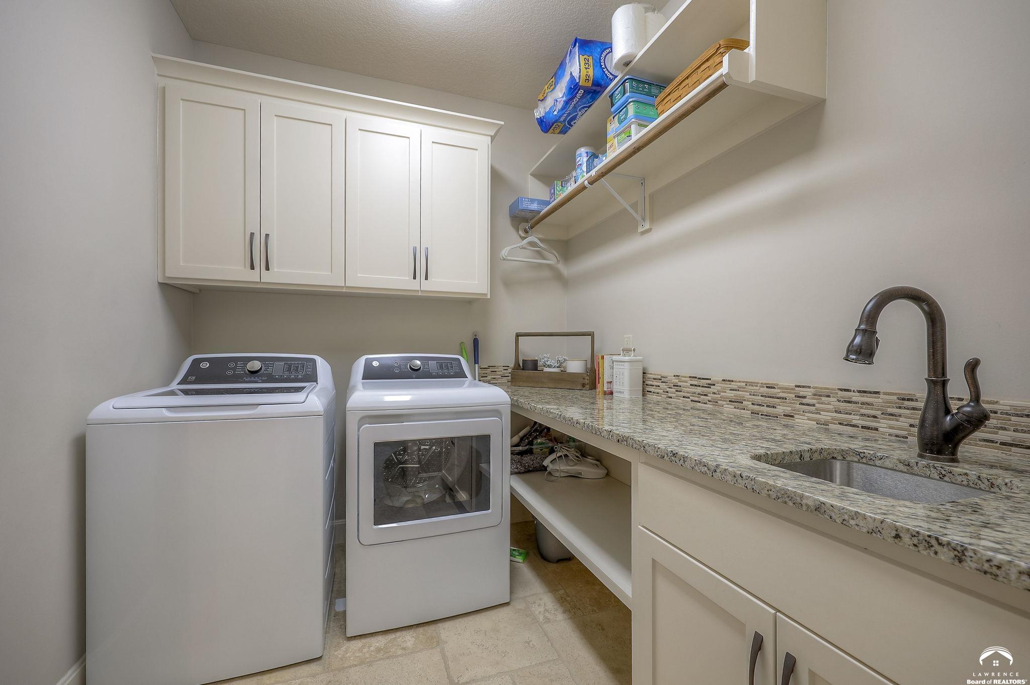 2250 Lake Pointe Drive, Unit 300 Lawrence, KS 66049 - Photo 27 of 35