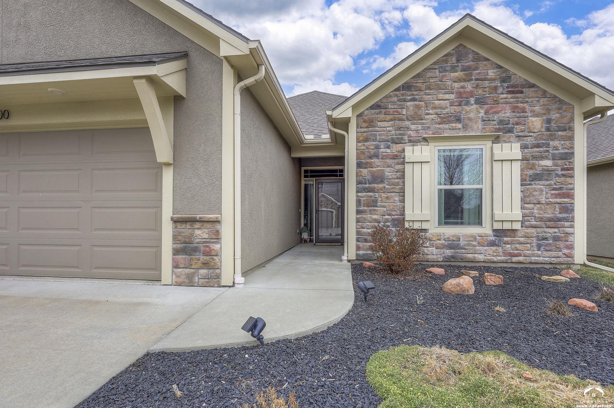 2250 Lake Pointe Drive, Unit 300 Lawrence, KS 66049 - Photo 3 of 35