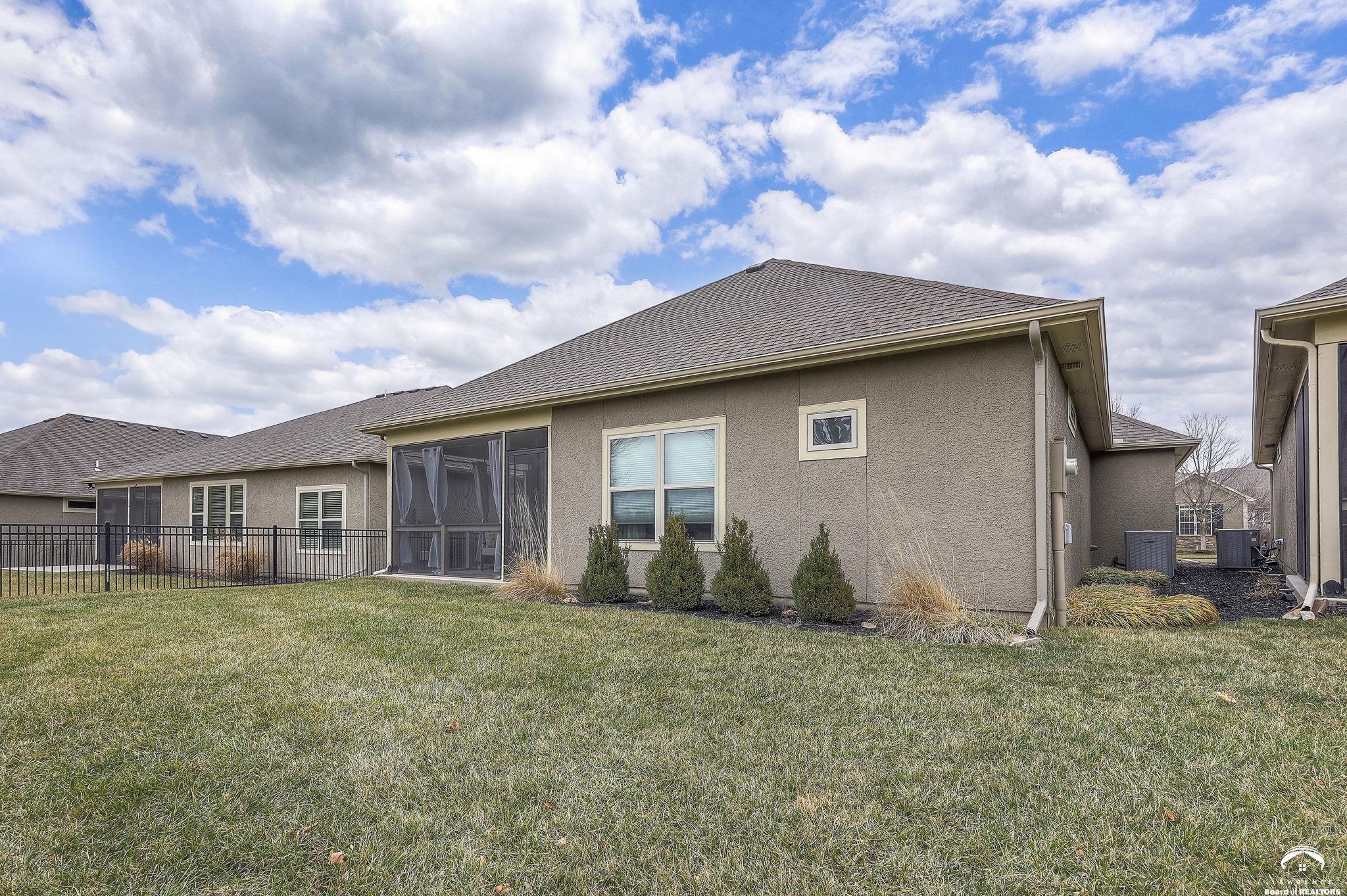 2250 Lake Pointe Drive, Unit 300 Lawrence, KS 66049 - Photo 33 of 35