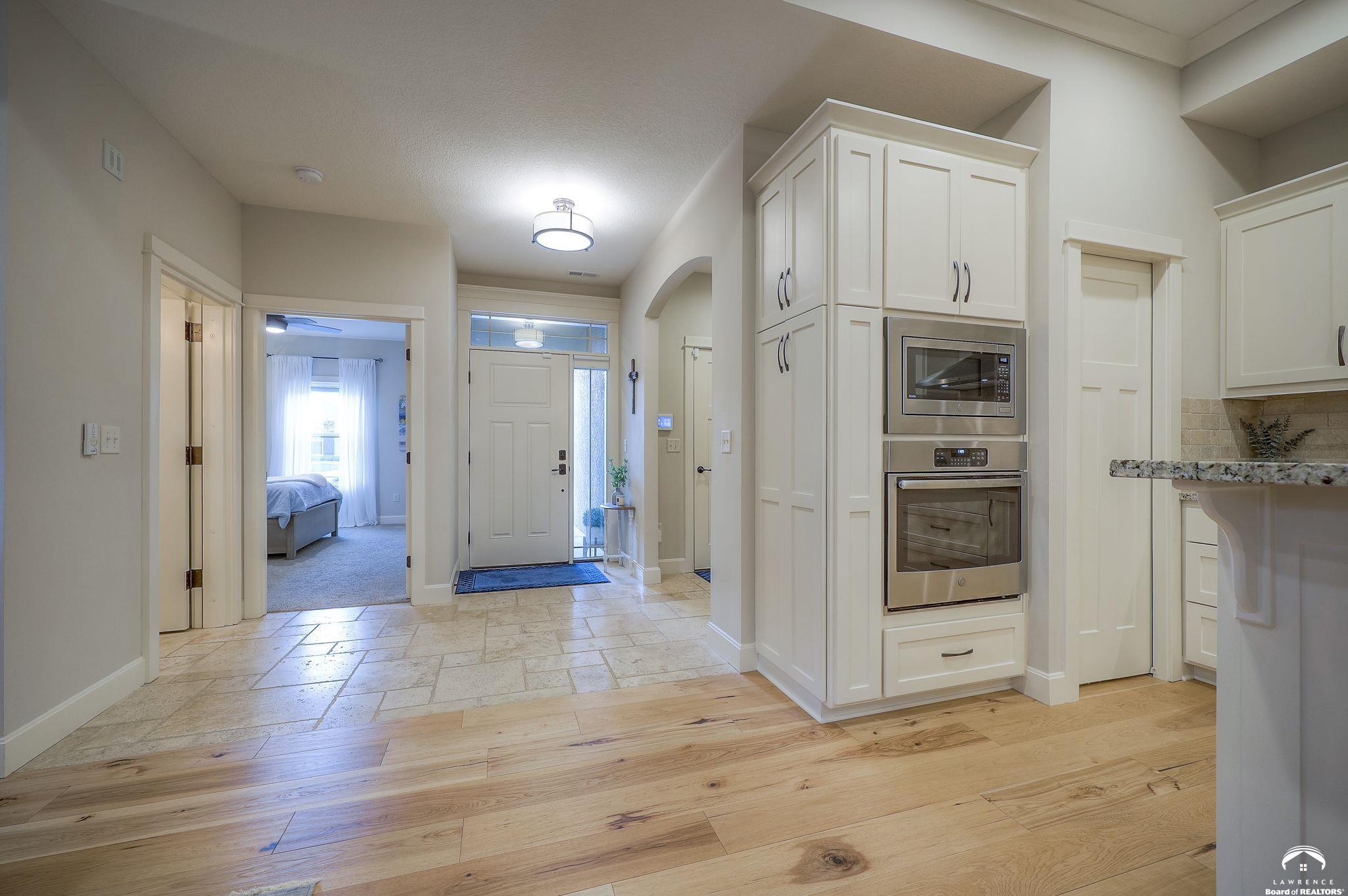 2250 Lake Pointe Drive, Unit 300 Lawrence, KS 66049 - Photo 7 of 35