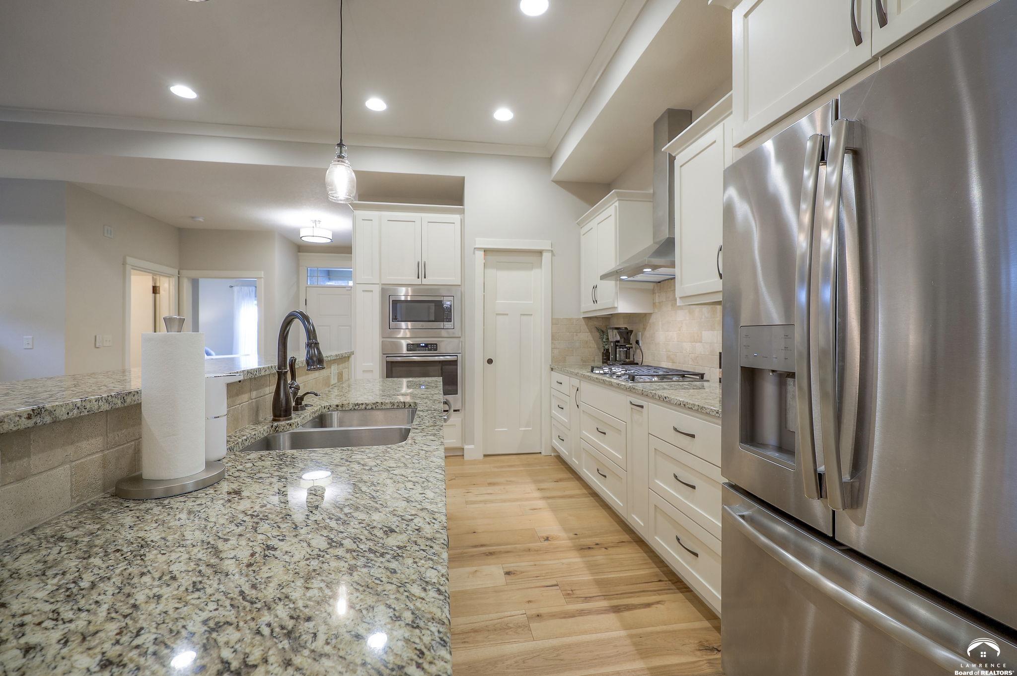 2250 Lake Pointe Drive, Unit 300 Lawrence, KS 66049 - Photo 9 of 35