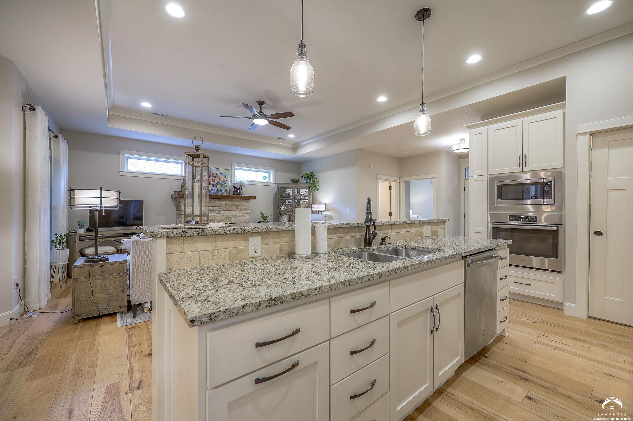 2250 Lake Pointe Drive, Unit 300 Lawrence, KS 66049 - Photo 10 of 35