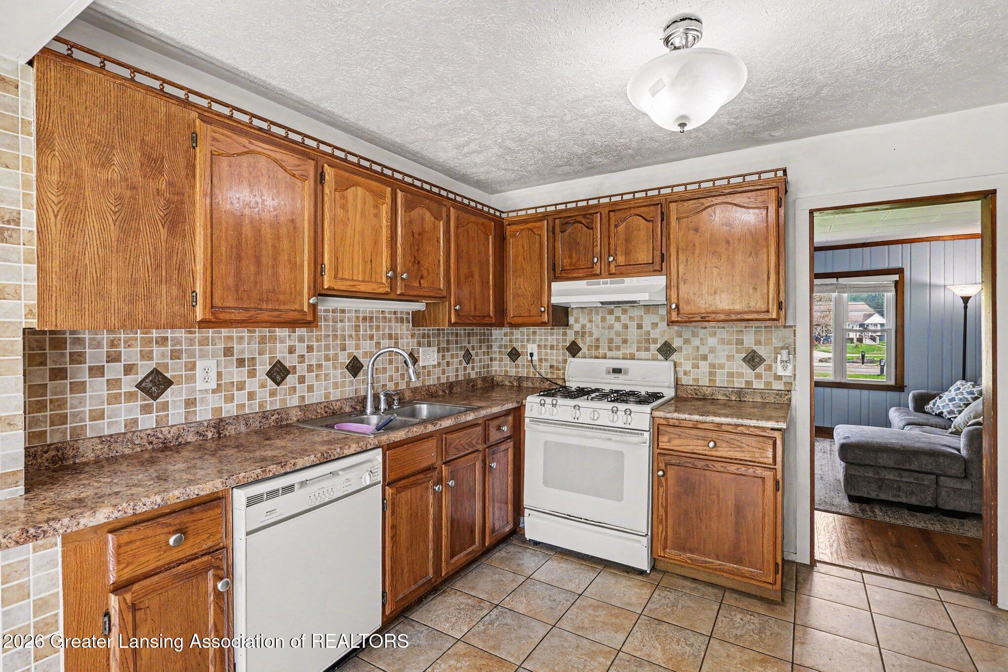 2379 Mt Hope Road Okemos, MI 48864 - Photo 8 of 29 008_file_2559