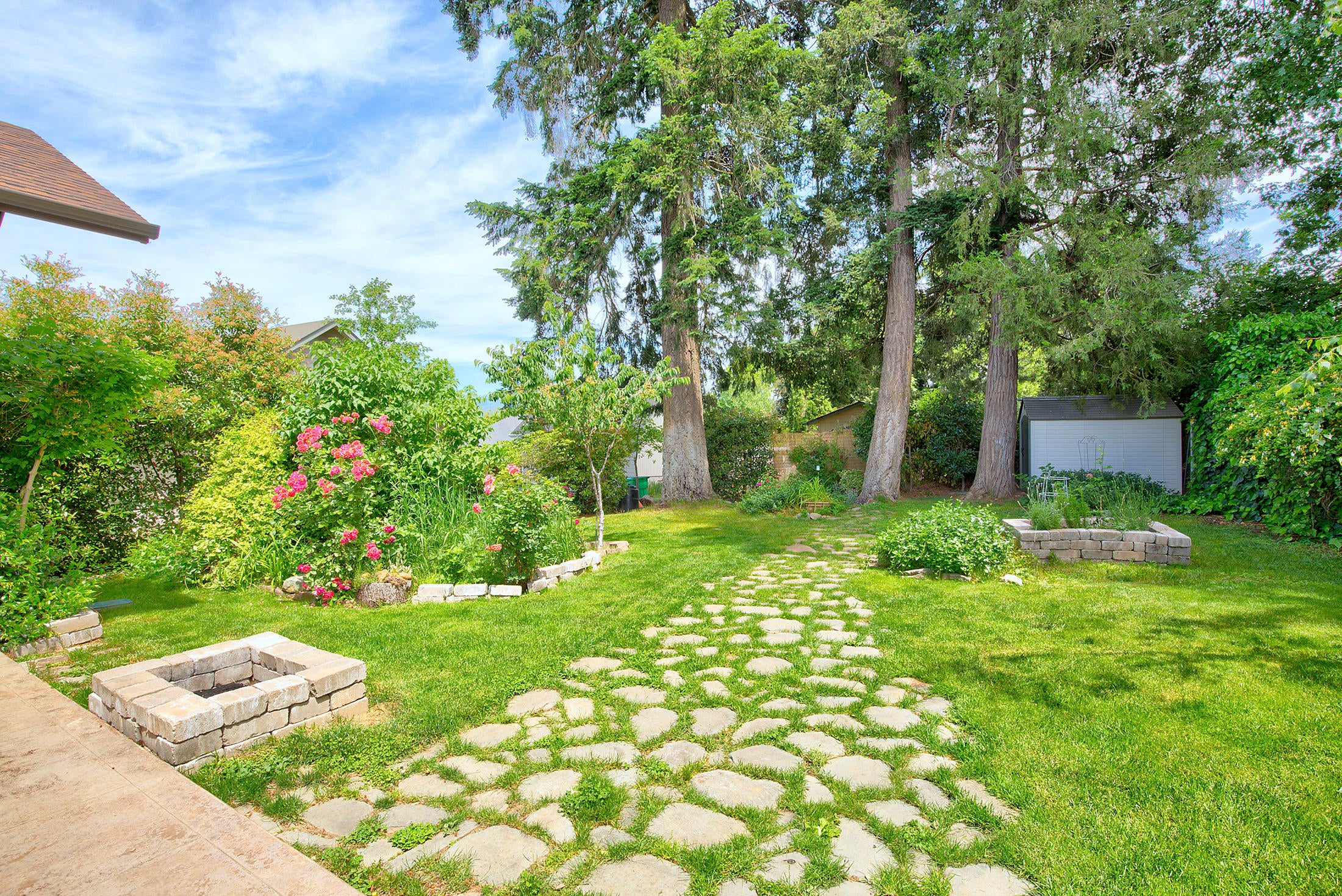 1703 Leonard Road Grants Pass, OR 97527 - Photo 25 of 34 Rock Path 1