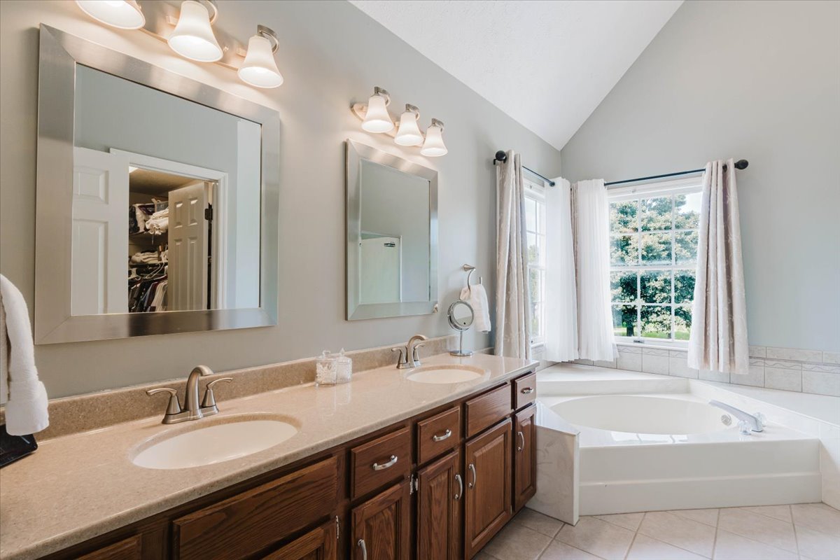 16036 Inverrary Lane Bloomington, IL 61705 - Photo 27 of 71 Gallery Image 27