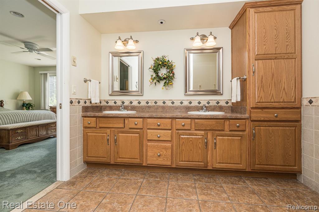 129 Texas Avenue Rochester Hills, MI 48309 - Photo 27 of 50