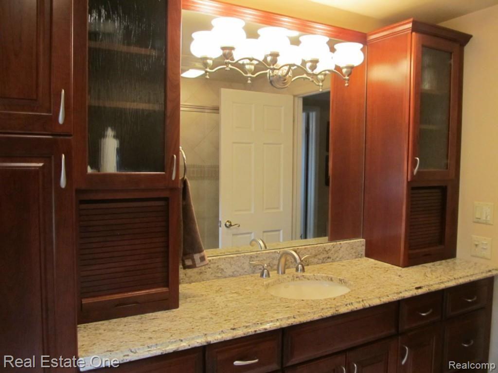1864 Carter Road Rochester, MI 48306 - Photo 19 of 29 photo 36.jpg