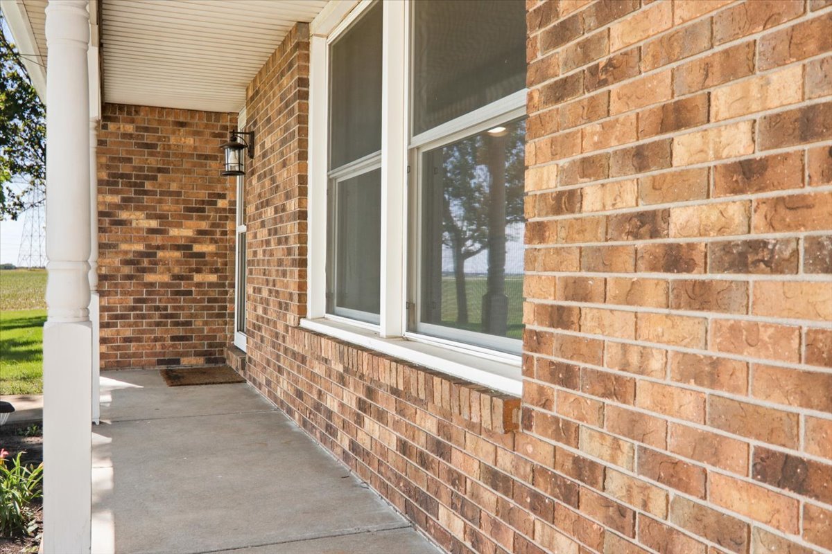 21184 Allentown Road Pekin, IL 61554 - Photo 4 of 60