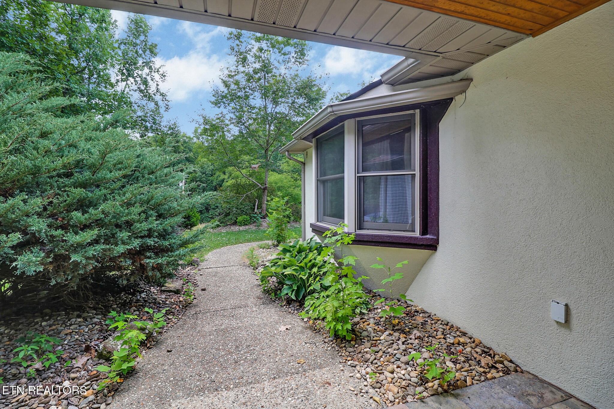395 Ashley Lane Oneida, TN 37841 - Photo 6 of 40