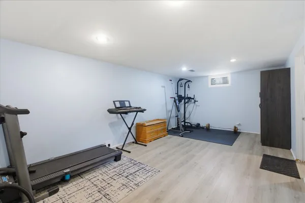 $275,000 | 270 Ridge Avenue, Crystal Lake, IL 60014