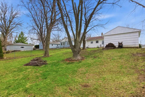 $275,000 | 270 Ridge Avenue, Crystal Lake, IL 60014