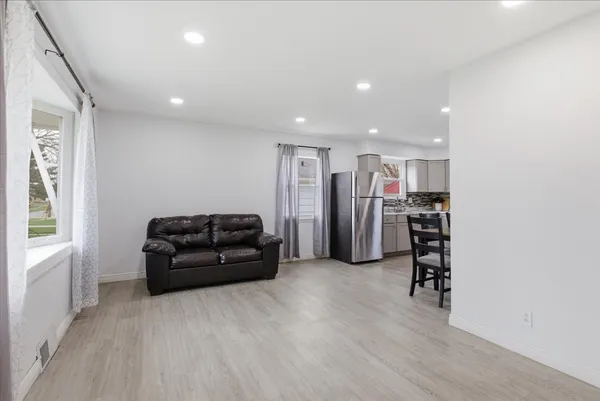 $275,000 | 270 Ridge Avenue, Crystal Lake, IL 60014