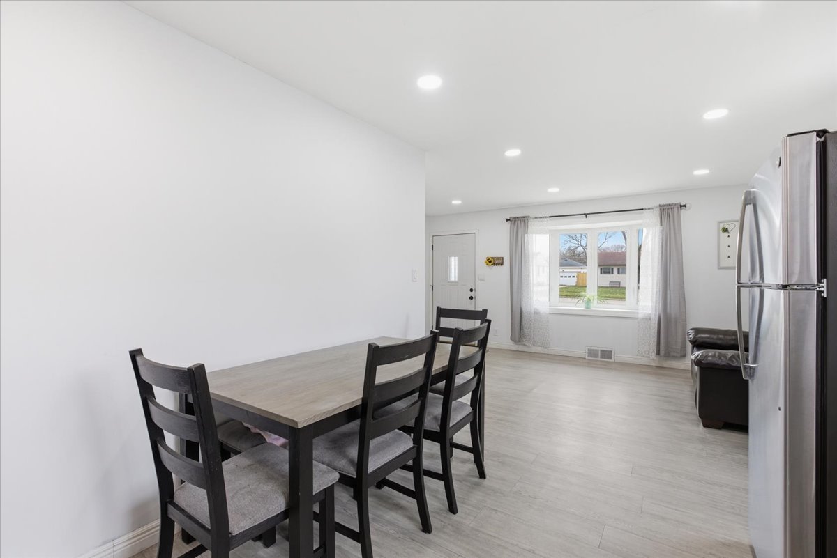 270 Ridge Avenue Crystal Lake, IL 60014 - Photo 4 of 19 a view of a dining room with furniture and a window