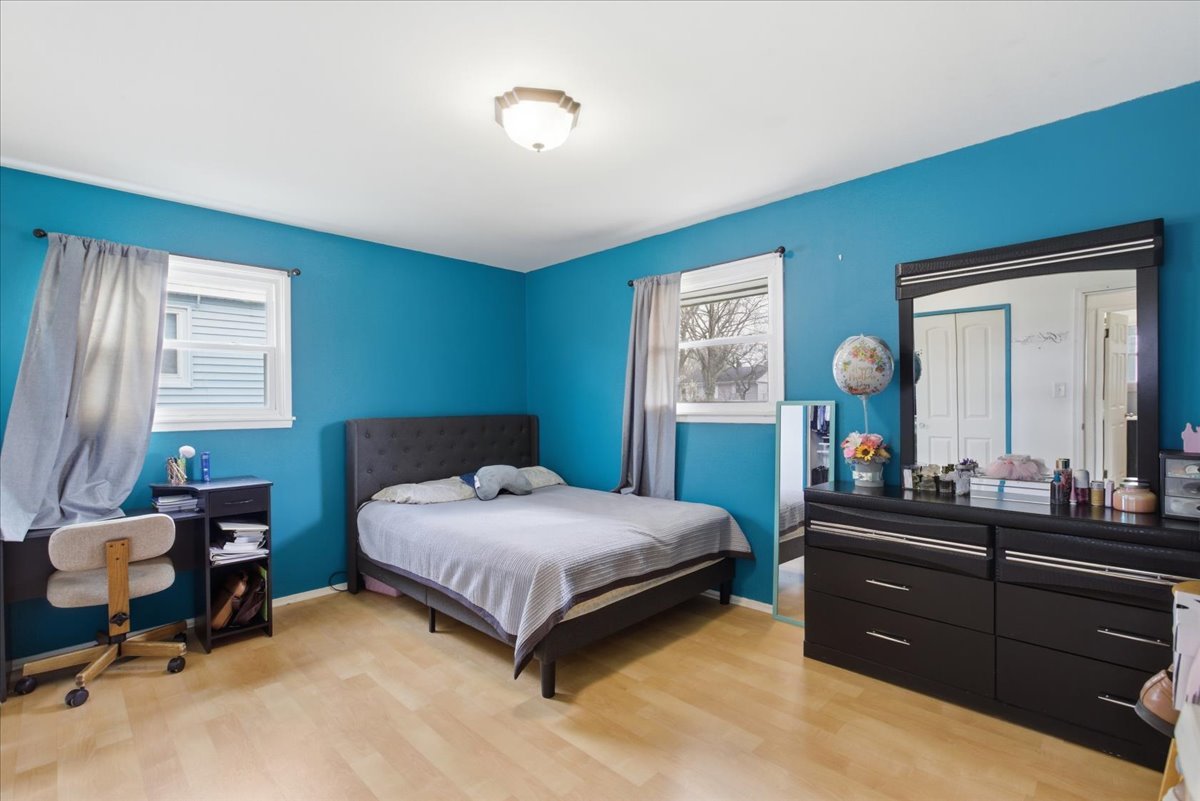 270 Ridge Avenue Crystal Lake, IL 60014 - Photo 7 of 19 a bedroom with a bed and a dresser