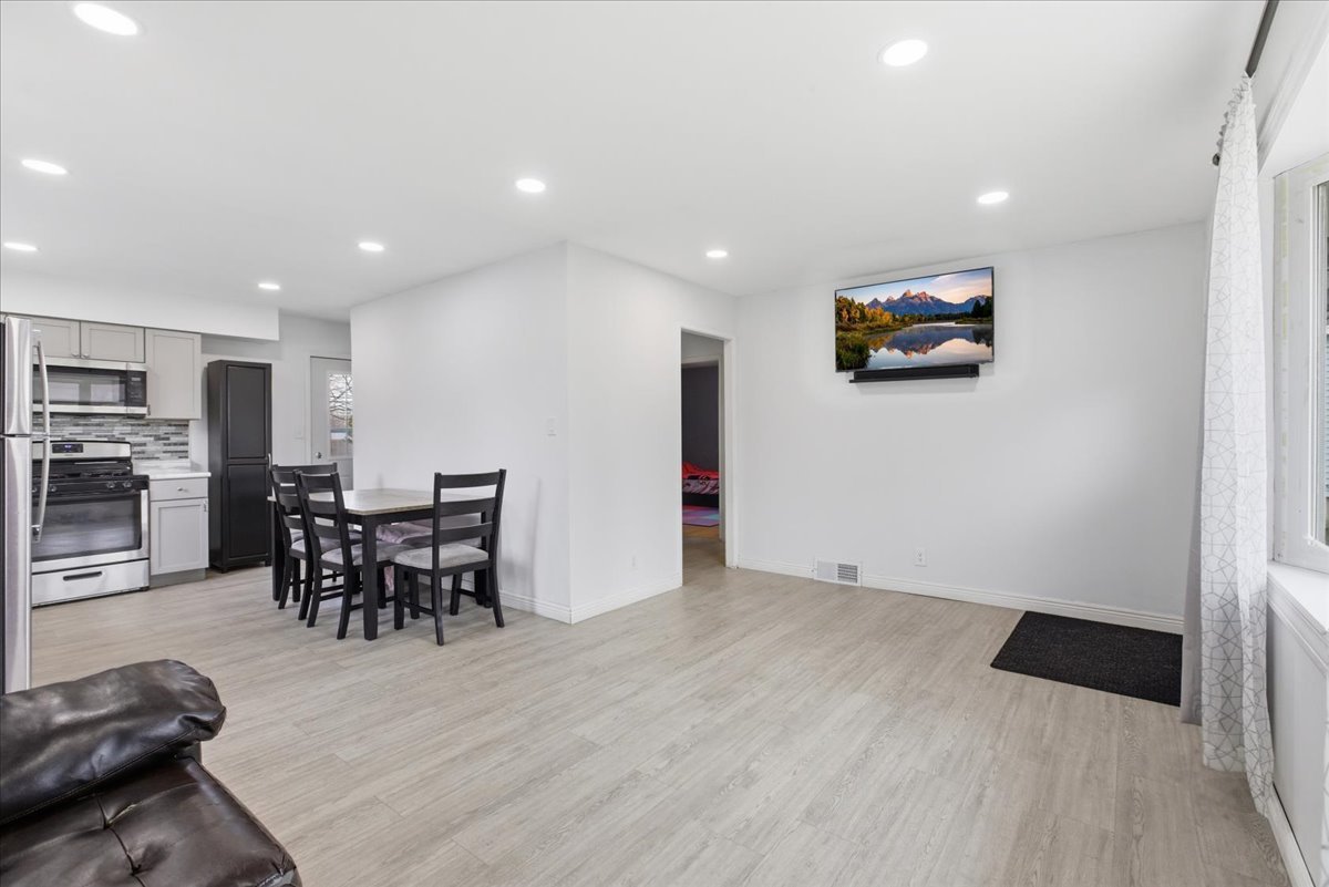 270 Ridge Avenue Crystal Lake, IL 60014 - Photo 9 of 19 a view of dining room with furniture and floor to ceiling window