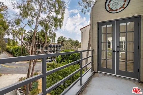 $1,200,000 | 11601 Montana Avenue, Unit PH7, Los Angeles, CA 90049
