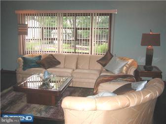 309 Coldspring Road Southampton, PA 18966 - Photo 5 of 12 Living Room