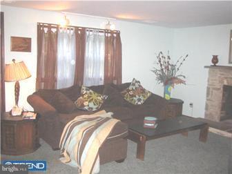 309 Coldspring Road Southampton, PA 18966 - Photo 6 of 12 Living Room